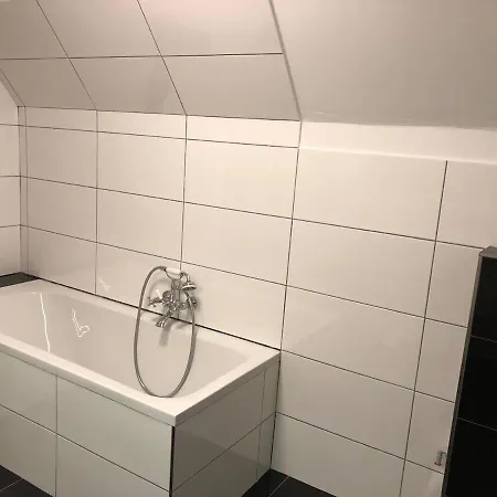 Komfortable Einf Haus- 4 Pers Einzelzi Max 8 Pers *