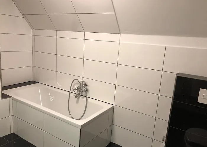 Komfortable Einf Haus- 4 Pers Einzelzi Max 8 Pers *